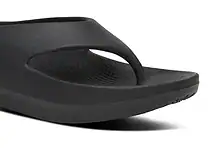 Black Men's OOriginal PLUS sandal with ergonomic design and cushioned sole, ideal for casual wear and outdoor activities.